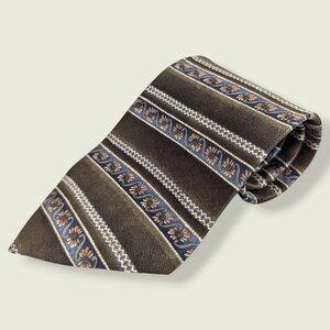 Vintage Geoffrey Beene 100% Silk Green Stripe Tie